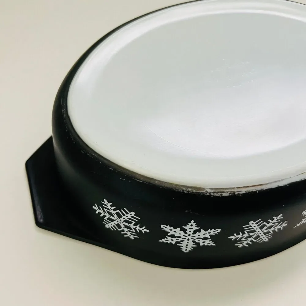 PYREX Black White Snowflake 045 Casserole Dish 2 1/2 Qt